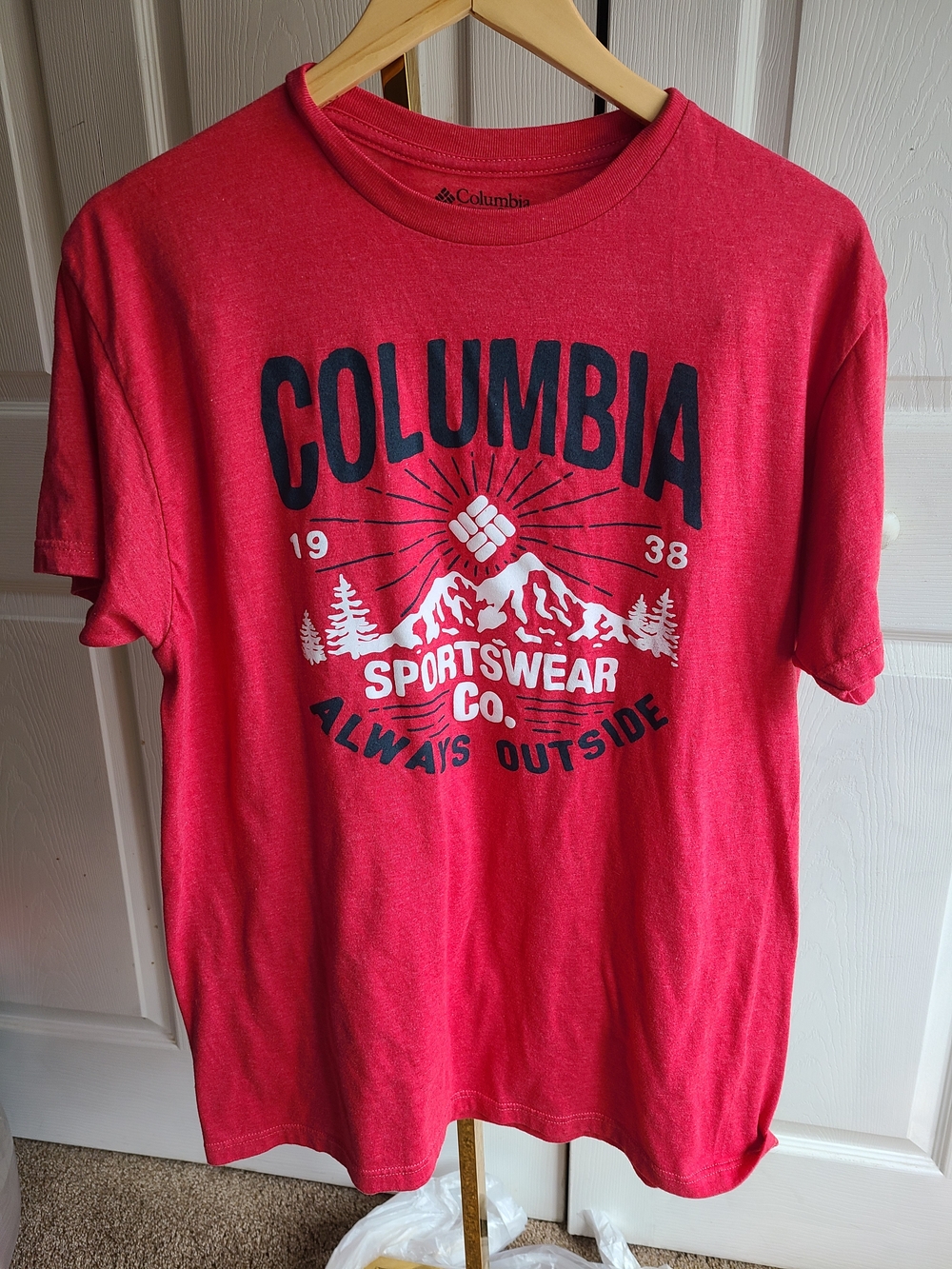 Columbia Men’s Red Graphic T-Shirt - Sportswear Co.